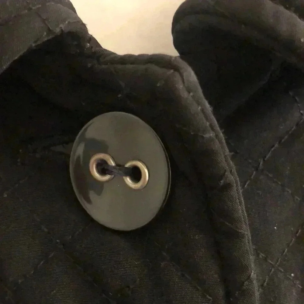 Willow Lane lined coat.  Button close.  Two open side pockets - Picture 3 of 10